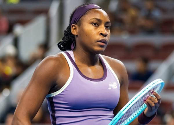 莎拉波娃迎来二十赛季高光表现，老鹰球迷沸腾！